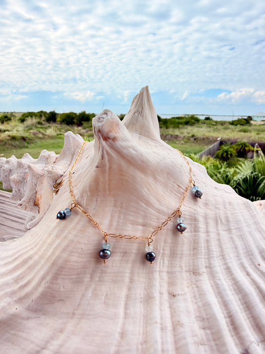 Peacock pearl gemmy necklace