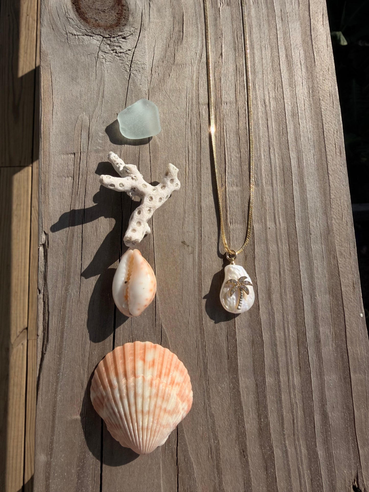 Shimmer palm necklace